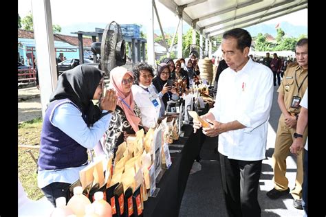 Baju Pnm  Jokowi Percaya Produk Pnm Mekaar Punya Daya Saing - Baju Pnm