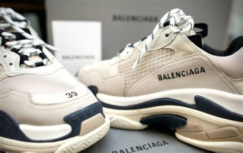 balenciaga shoes size 7: A Fashion Staple for the Discerning Individual