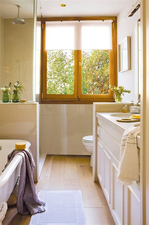 Baños con ventana en la ducha: ¡Descubre cómo disfrutar de la luz natural en tu baño!