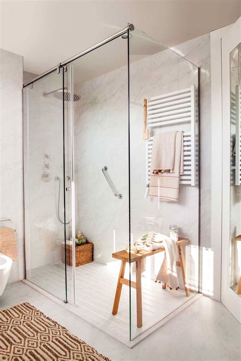 Baños modernos con plato de ducha: tendencias y consejos para un diseño elegante