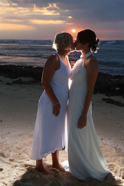 beach lesbian nude