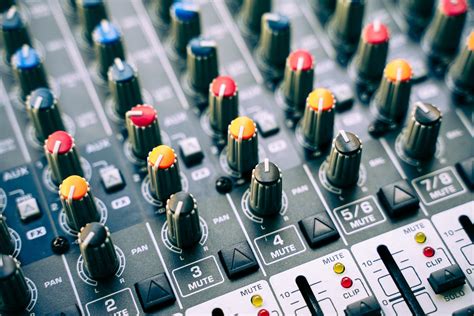 Download Beginners Guide To Mixing Music 