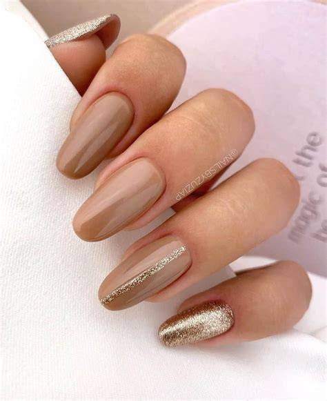 beige nude nails