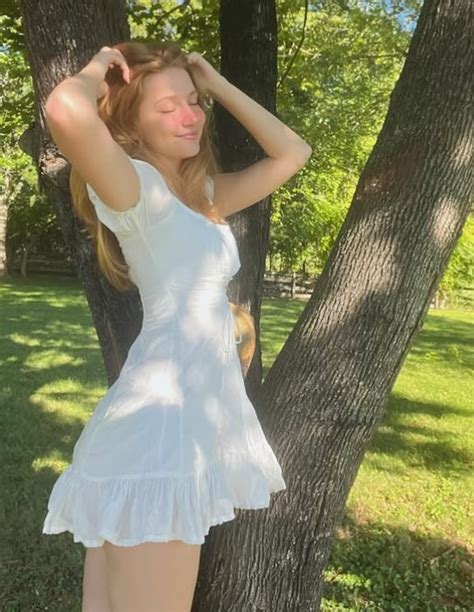 bella bumsy nude