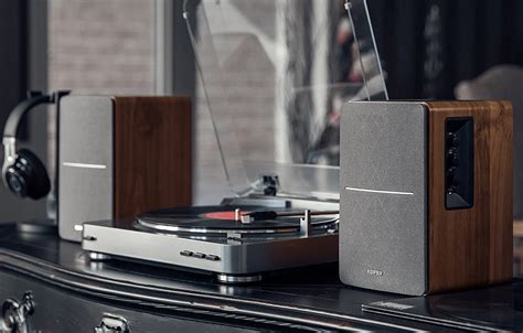 Best Record Player With Speakers
