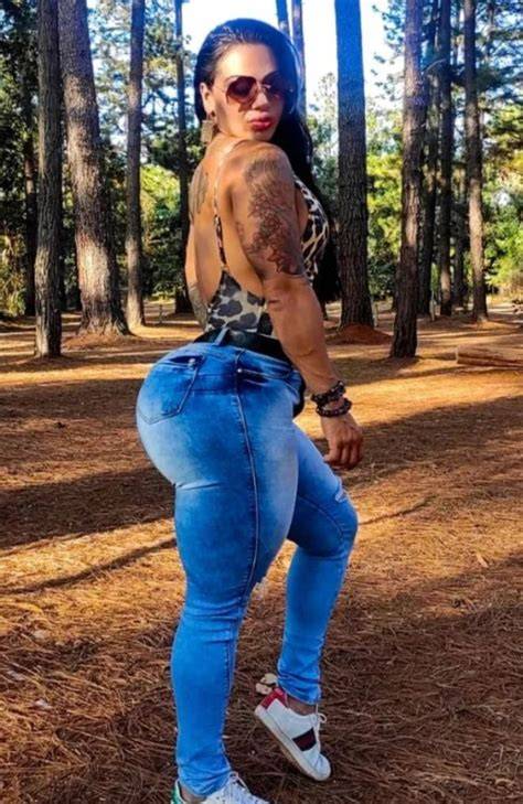 big booty nude models