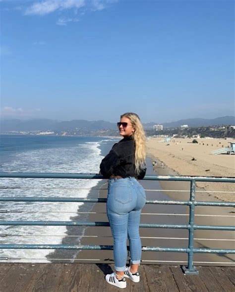 big booty on nude beach
