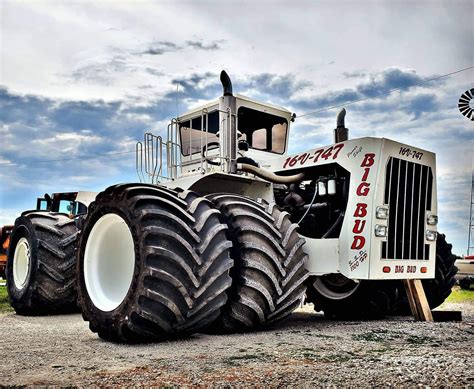 Big Bud 747