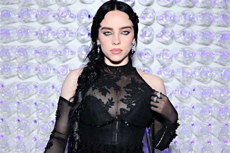 Billie Eilish Boobd