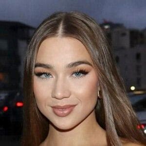 binnnaaa nude