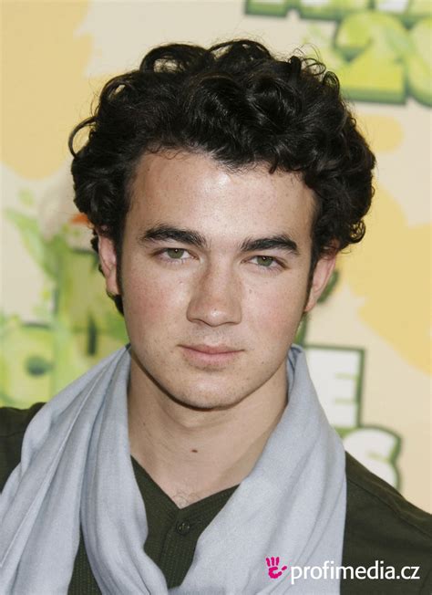 bio of kevin jonas