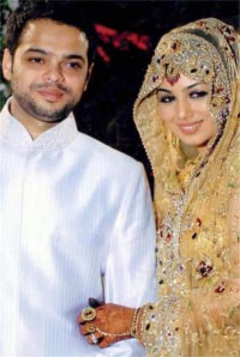 biography about ayesha takia marriage photos