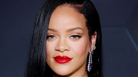 biography about rihanna
