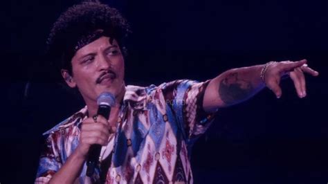 biography bruno mars bahasa indonesia yang