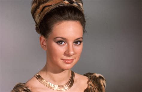 biography francesca annis