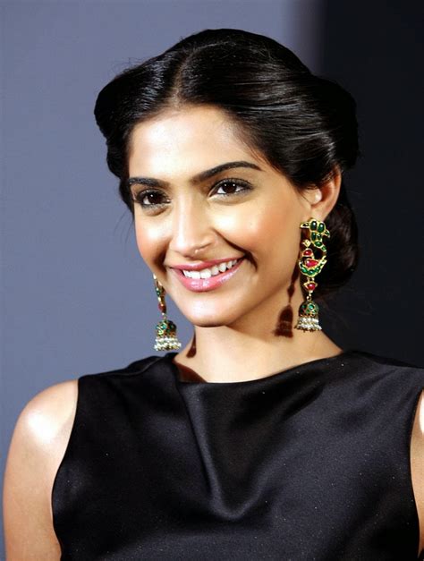 biography of actress sonam kapoor