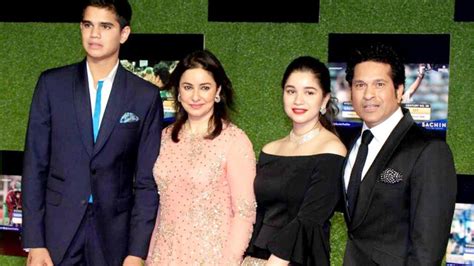 biography of sachin tendulkar family image