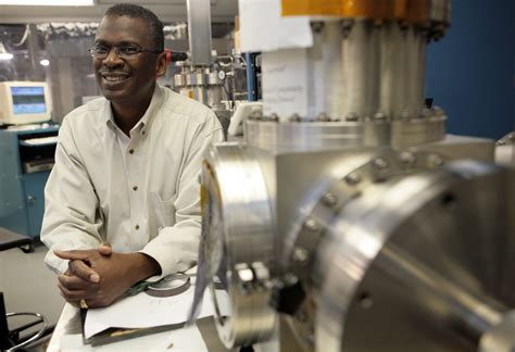 biography on inventor lonnie johnson