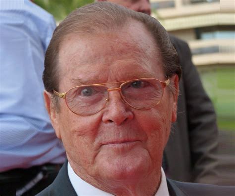 biography roger moore