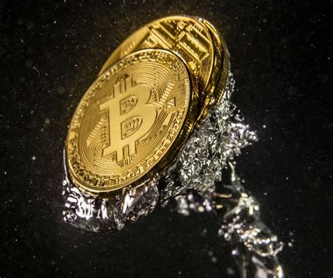 Bitcoin drops below $20000 as crypto selloff quickens