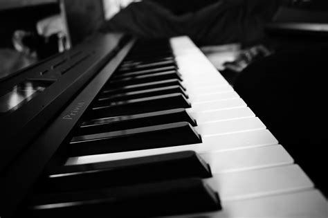 black white piano