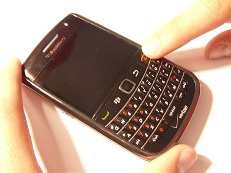 Read Blackberry Bold 9650 Activation Guide 