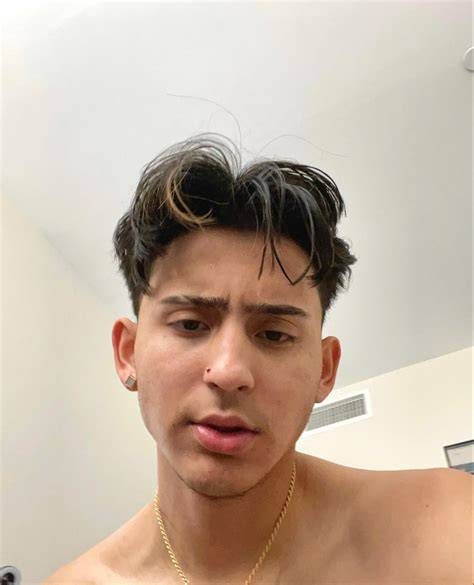 blesiv nude