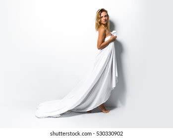 blonde nude models