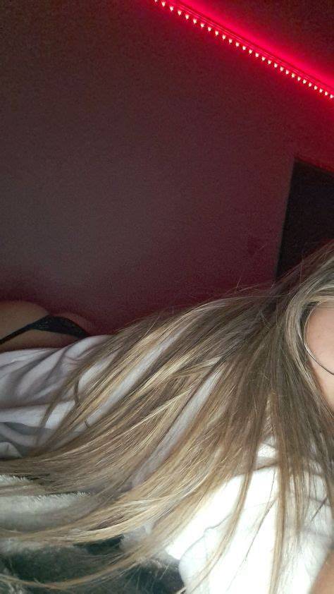 blonde nude snap