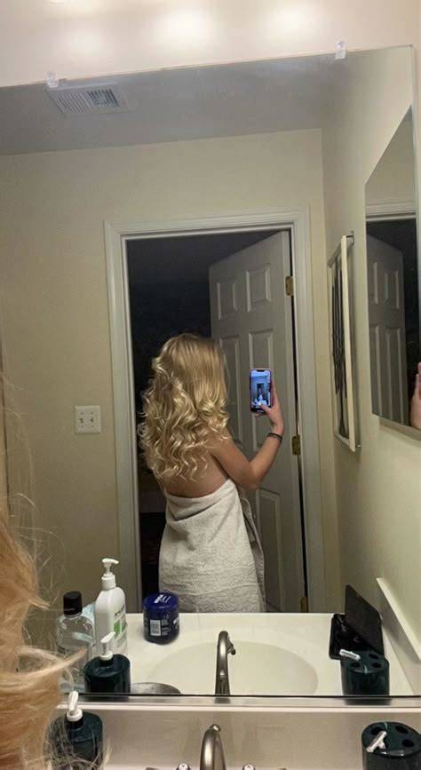 blonde selfies nude