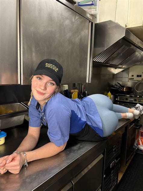 blondiekelly creator profile