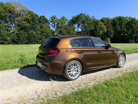 bmw 1er braun metallic schwarze rückleuchten