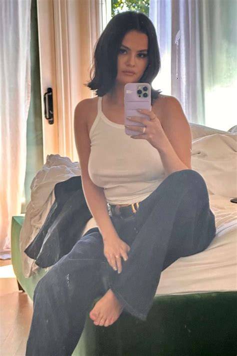 boobs nude selfie