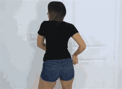 Booty shorts ass shaking