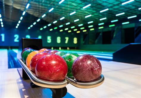 bowlen op de bowlingbaan - Sportiom