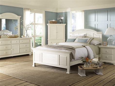 Broyhill Bedroom Furniture White