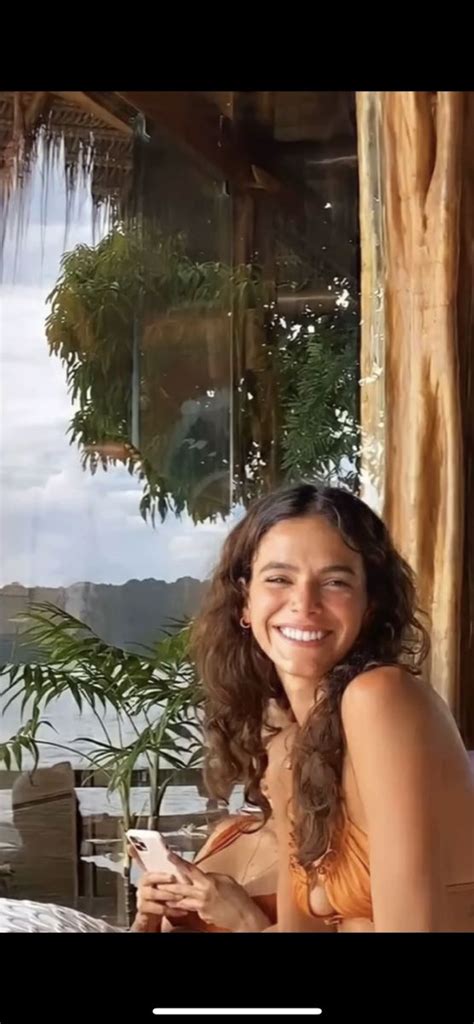 bruna marquezine beach