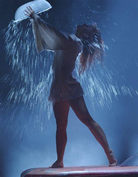 burlesque show nude