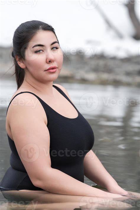 busty nude pictures