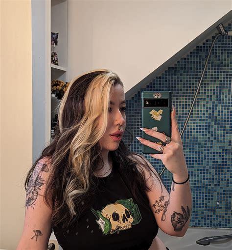 bustyholly onlyfans