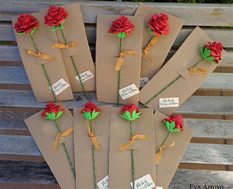 Cómo crear una manualidad de rosas de Sant Jordi