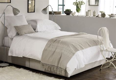 Cómo vestir una cama con canapé: guía paso a paso para un dormitorio perfecto