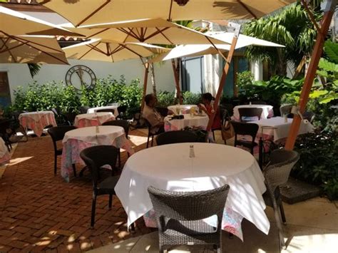 cafe via flora