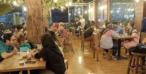 CAFE LIVE MUSIC TERDEKAT - 5 Rekomendasi Kafe dengan Live Music di Malang, Makin Seru!