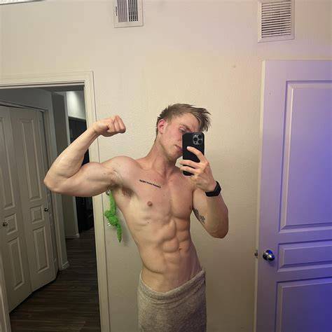 cali brad nude