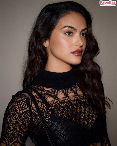 Camila Mendes Namora