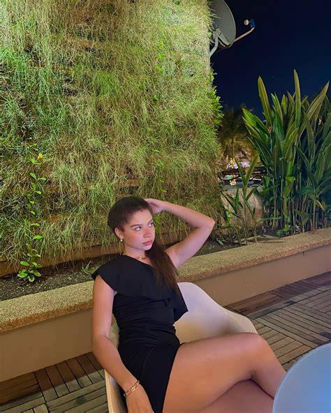 camila v nude