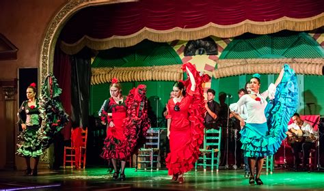Camisas y Corpiños de Flamenca: Esencia y Tradición en el Arte Andaluz