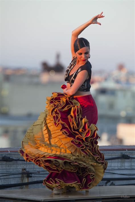 Camisas y Corpiños de Flamenca: Esencia y Tradición en el Arte Andaluz