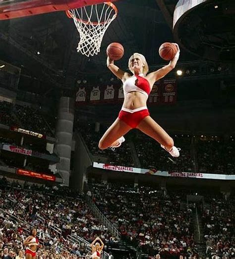 can a girl dunk a basketball